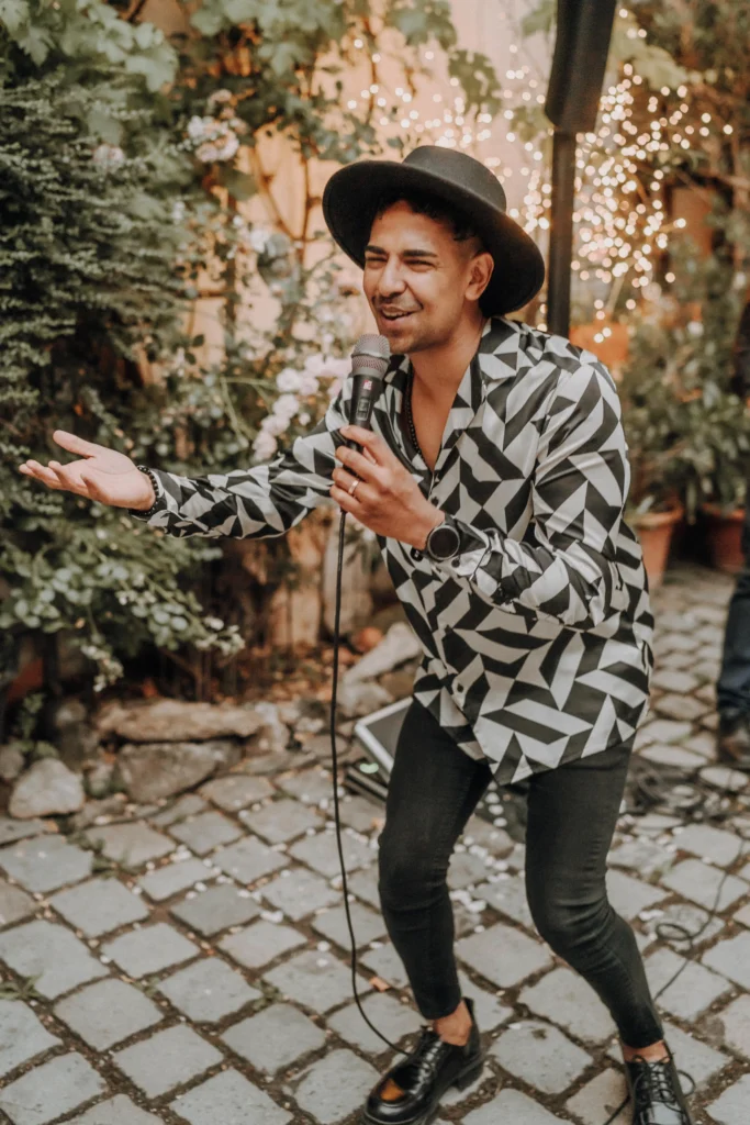 Enge Absprachen und passende Planung zwischen DJ Marcel Glahn und der Live Musik.