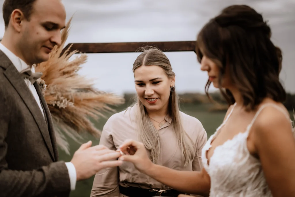 Gemeinsam mit Zeremonista als professionelle Dienstleister:innen vor Ort für eine wundervolle Hochzeit.