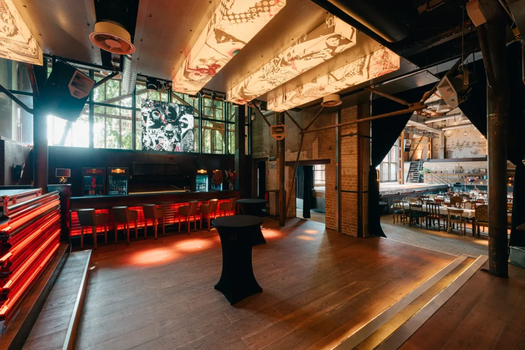 Die Seifenfabrik in Düsseldorf – eine moderne Industrial-Hochzeitslocation, perfekt geeignet für Feiern mit Club-Atmosphäre.